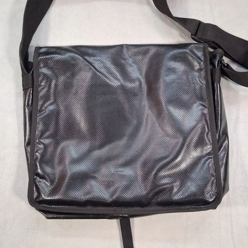 Manhattan Portage Vinyl Messenger Bag Black Commuter Travel Work